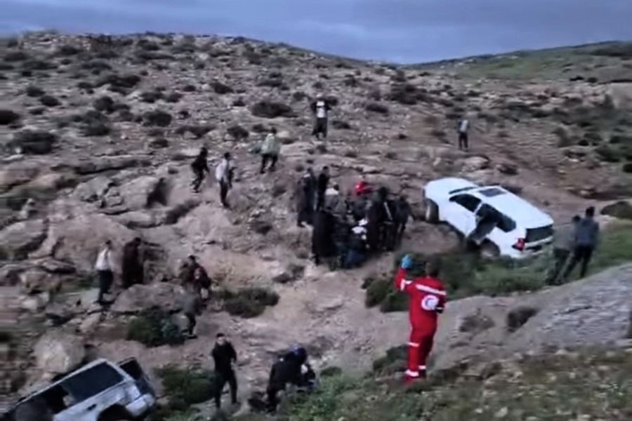 شهيد ومصابون إثر إطلاق الاحتلال الرصاص على عدة مركبات وملاحقتها وانقلابها جنوب الخليل