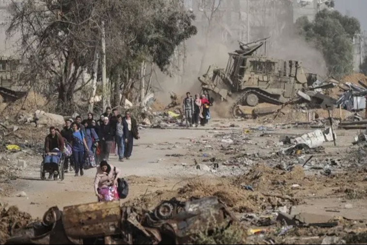 الاحتلال يُصعّد في غزّة.. إصابات وهدم منازل وسط استمرار البحث عن جندي مفقود