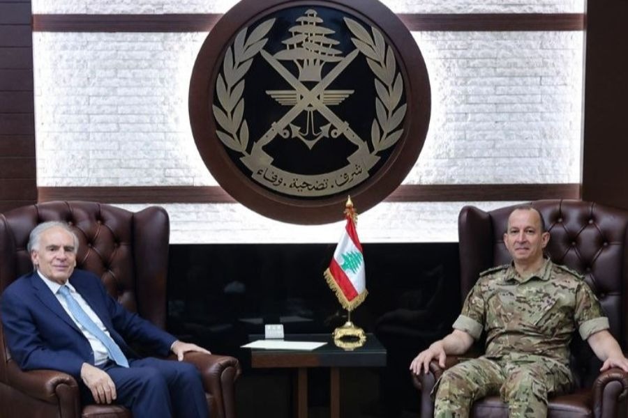 قائد الجيش بحث مع أرنو في الأوضاع العامة ومرحلة ما بعد 