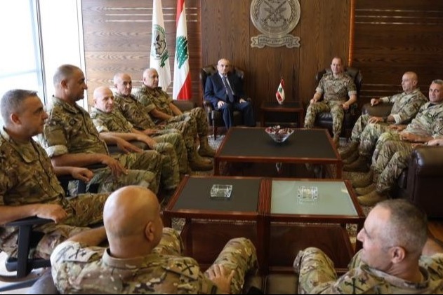 وزير الدفاع يستقبل قائد الجيش وأعضاء المجلس العسكري: لم ولن تخذل عائلات الشهداء