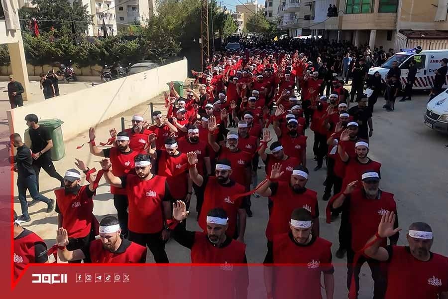 وفاءً للإمام الحسين (ع) ودماء الشهداء.. مسيرة عاشورائية في الحوش - صور