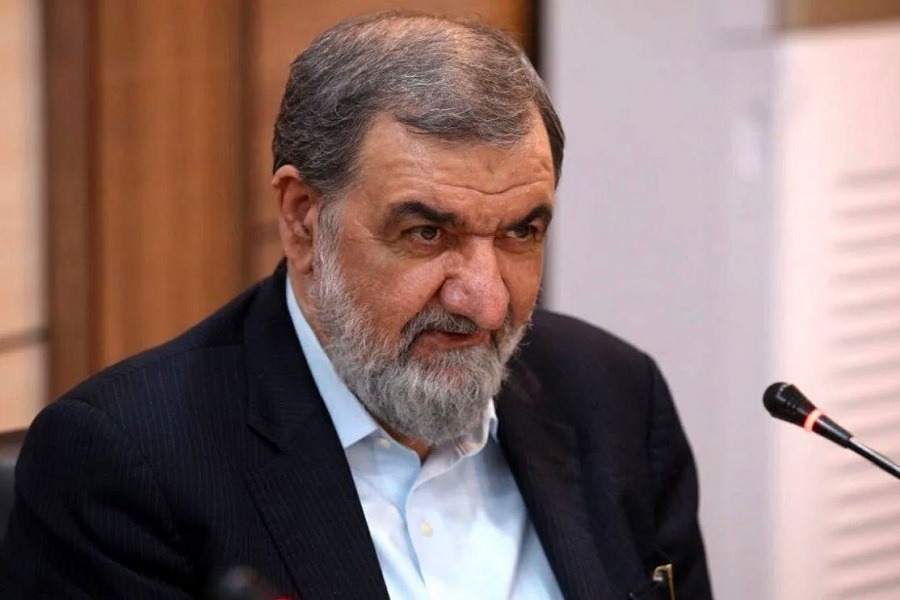 رضائي: هناك نقاش حول البقاء على العقيدة النووية السابقة في حال اندلاع الحرب مجددًا