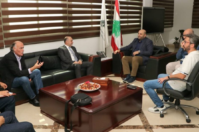ناصر الدين ووفد 