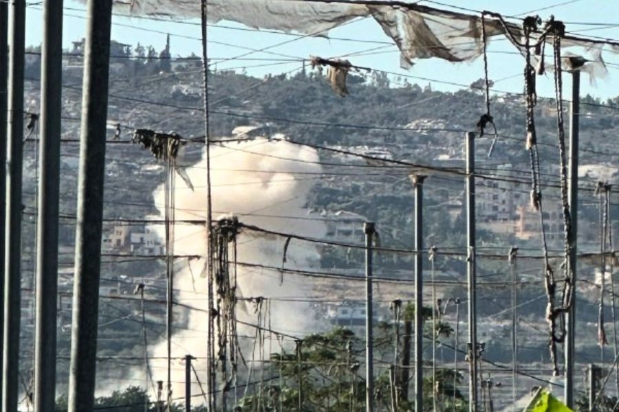 العدو الصهيوني مستمر بعدوانه جنوبًا.. غارات حربية وقصف مدفعي وتفجيرات 