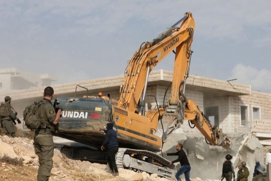 شهيدان برصاص الاحتلال.. وهدم منازل واعتقالات ومواجهات في الضفة الغربية 
