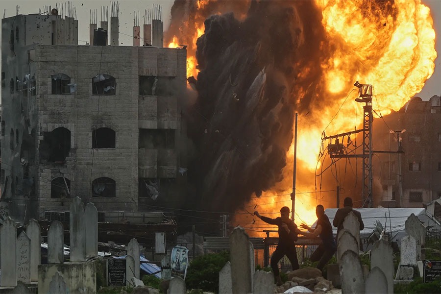 خرق وقف إطلاق النار في غزة متواصل.. غارات وقصف مدفعي وراء الخط الأصفر