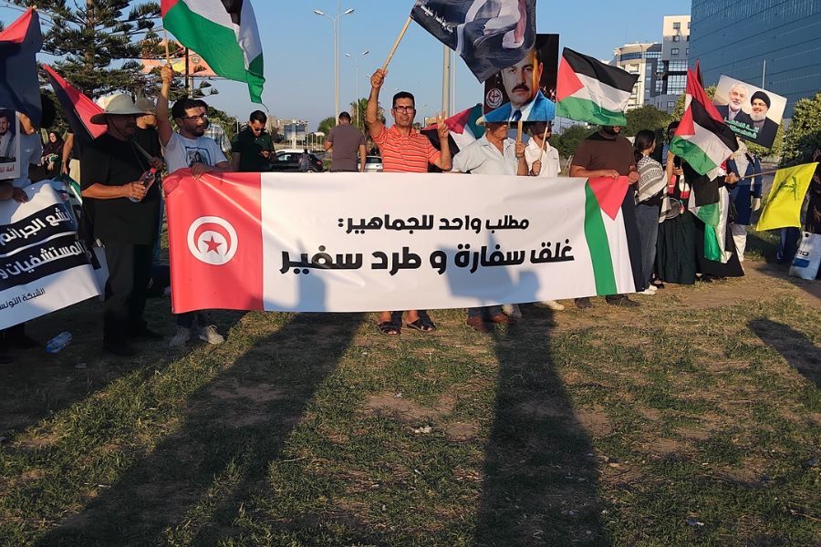 تونسيون يحتجون أمام السفارة الأميركية ضدّ العدوان على غزة