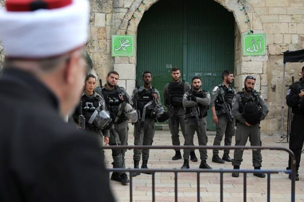 الاحتلال يواصل إغلاق المسجد الأقصى لليوم الـ11 ويمنع التراويح والاعتكاف لأول مرة منذ 