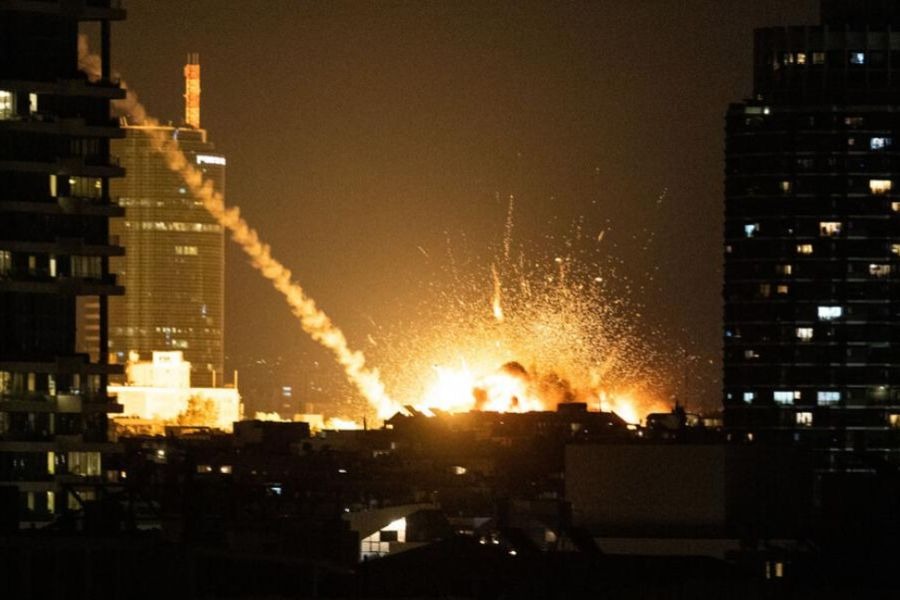 رداً على العدوان.. إيران تستهدف قواعد أميركية في المنطقة