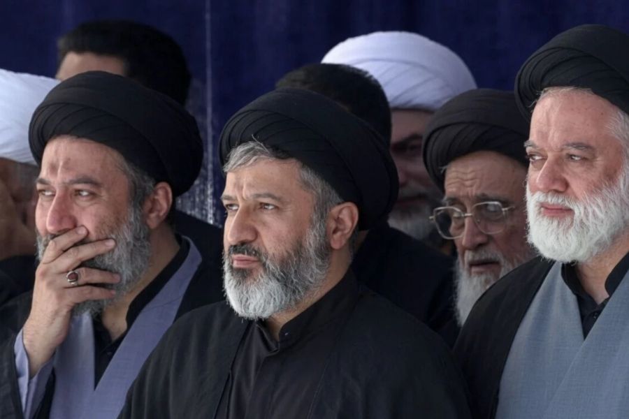 طهران إذ يغادرها خامنئي