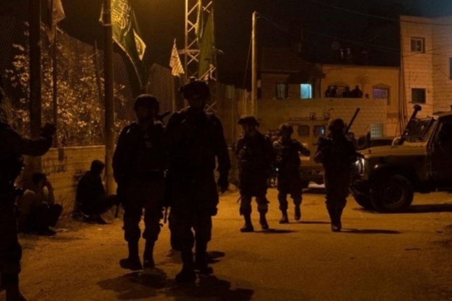 الاحتلال يشن حملة دهم واعتقالات وإخطارات هدم تطال منشآت سكنية في الضفة