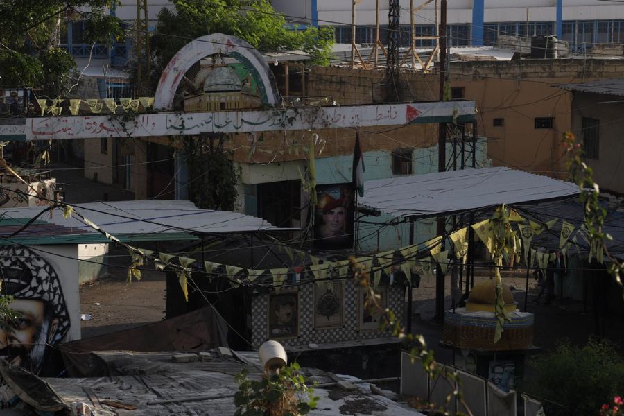 فلسطينيو مخيم عين الحلوة تابعوا المفاوضات بشأن غزة ووجهوا التحية لشهداء حزب الله