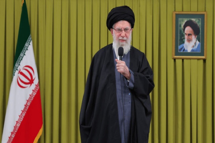 الإمام الخامنئي ثمّن مسيرات الشعب في ذكرى انتصار الثورة: خيّبت آمال الأعداء