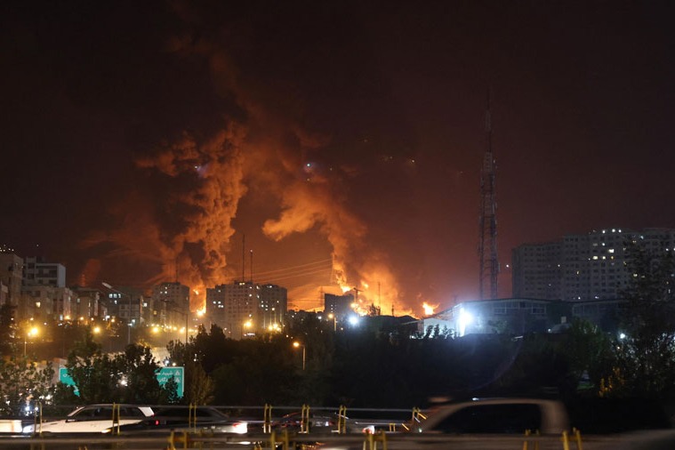 الجيش الإيراني يُعلن استهداف مواقع أمنية وإعلامية 