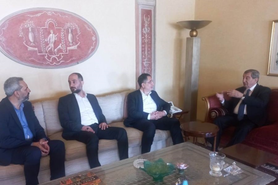 وفد حزب الله يزور الفرزلي: المطلوب إستراتيجية أمن وطني على أساسها تتحدَّد المسارات
