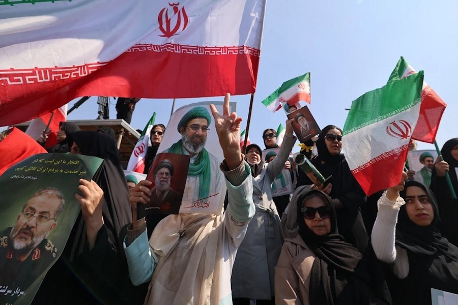 إيران تجدّد تجربتها الثورية: الاغتيالات حافزًا على الصمود