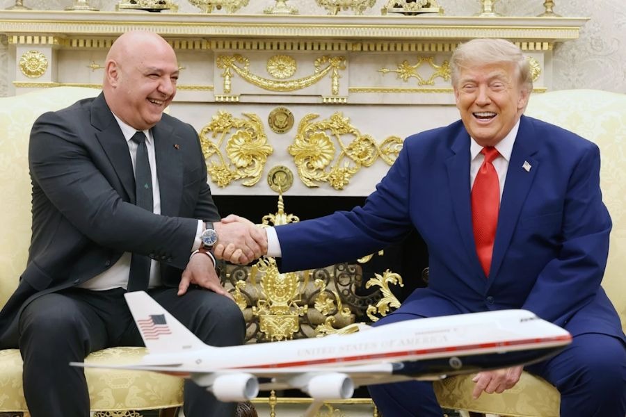 ترامب: عليكم الاختيار.. إما الشرع أو العودة إلى نتنياهو!