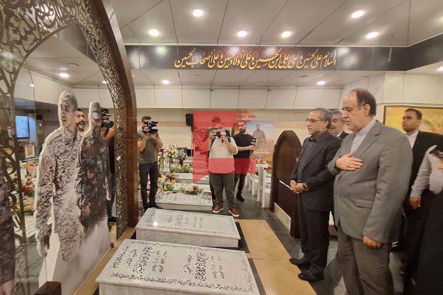 بالصور| وفد نيابي إيراني يزور روضة الشهيدين في الغبيري