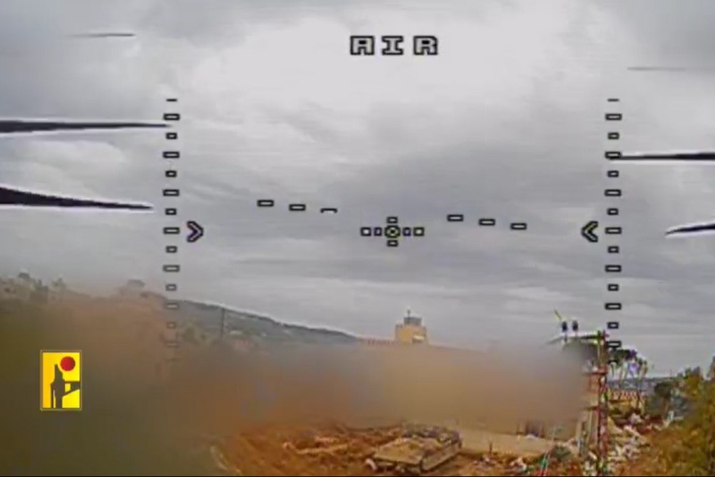 مشاهد من عملية استهداف المقاومة الإسلامية ناقلة جند مدرّعة في بلدة عيناتا