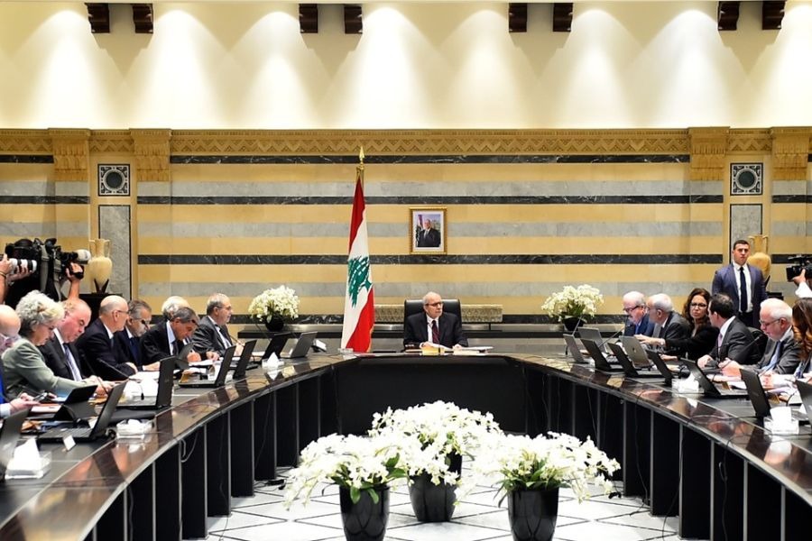 جلسة حكومية في السراي تبحث تأمين التمويل لتغطية رواتب القطاع العام