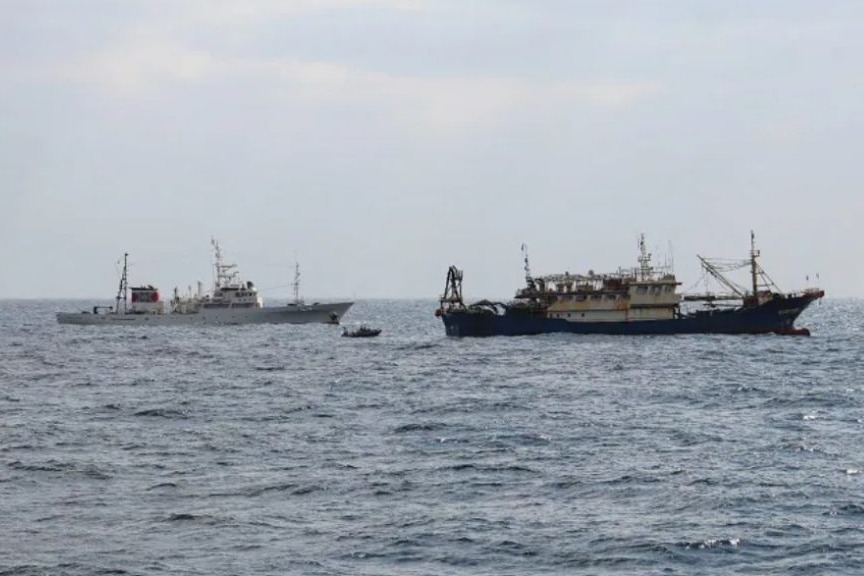 اليابان تحتجز قارب صيد صيني قبالة ناغازاكي في تصعيد جديد مع بكين