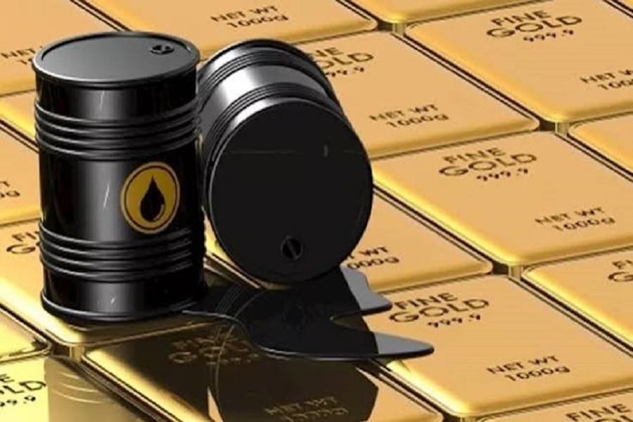انخفاض أسعار النفط وارتفاع الذهب بعد تقارير عن جهود وساطة بين واشنطن وطهران