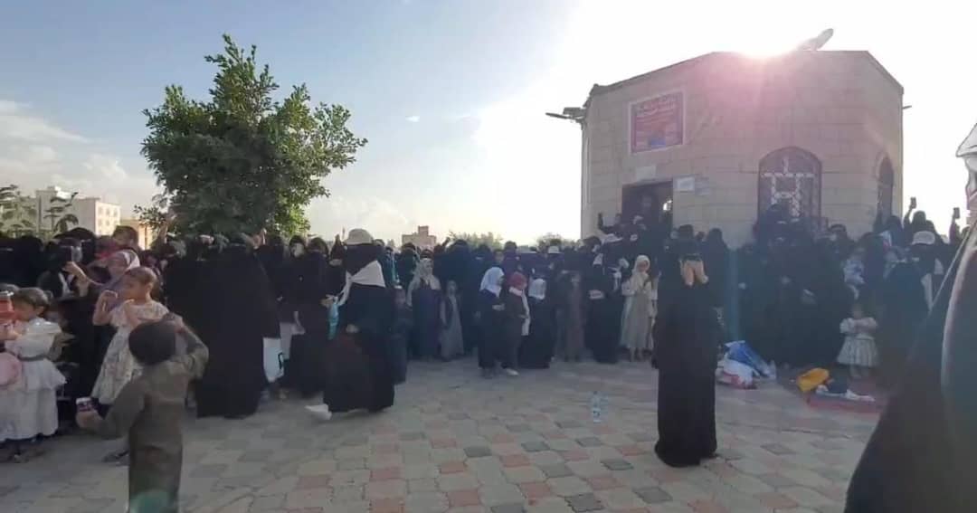 من قافلة 