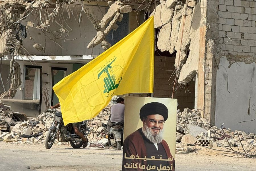بالصور| أهالي الخيام يرفعون الرايات وأعلام حزب الله وصور الشهداء استقبالًا لبرّاك