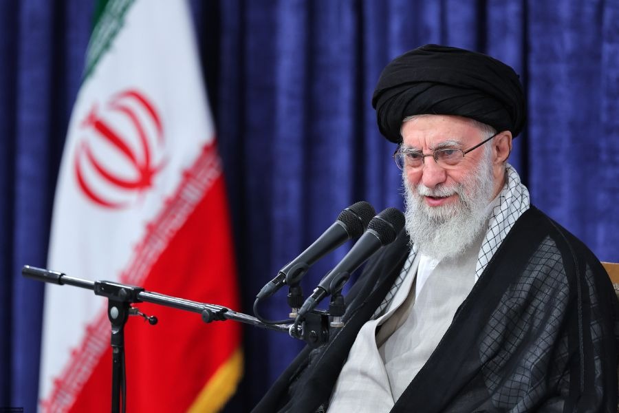 مواقف الإمام الخامنئي تُفرغ المفاعيل الجيوسياسية لتهديدات ترامب