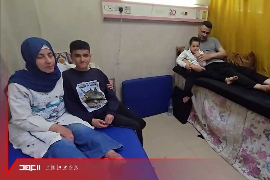 عام داخل المستشفى.. رحلة علاج ونزوح لأسرة فلسطينية في دير البلح