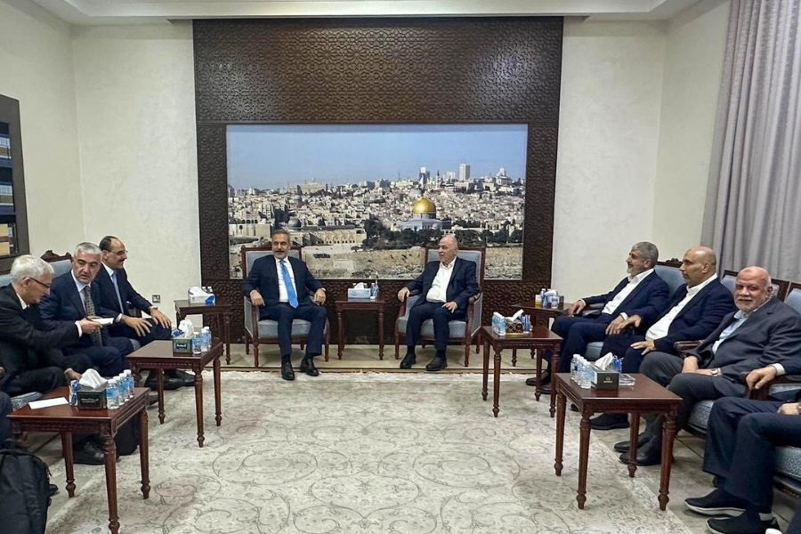 وفد قيادي من حماس يلتقي وزيرَي الخارجية والمخابرات التركيّين في الدوحة