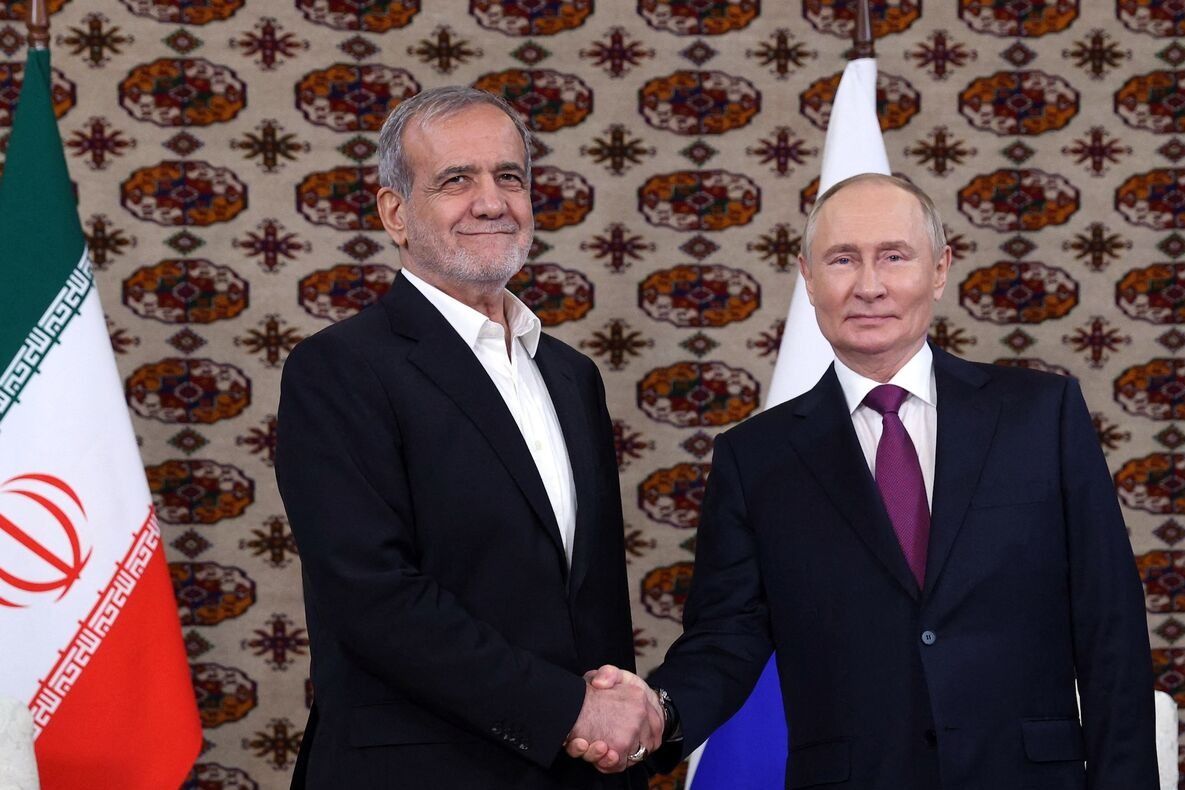 بوتين مهنئًا بزشكيان بذكرى انتصار الثورة: ندعم إيران لحماية سيادتها ومصالحها المشروعة