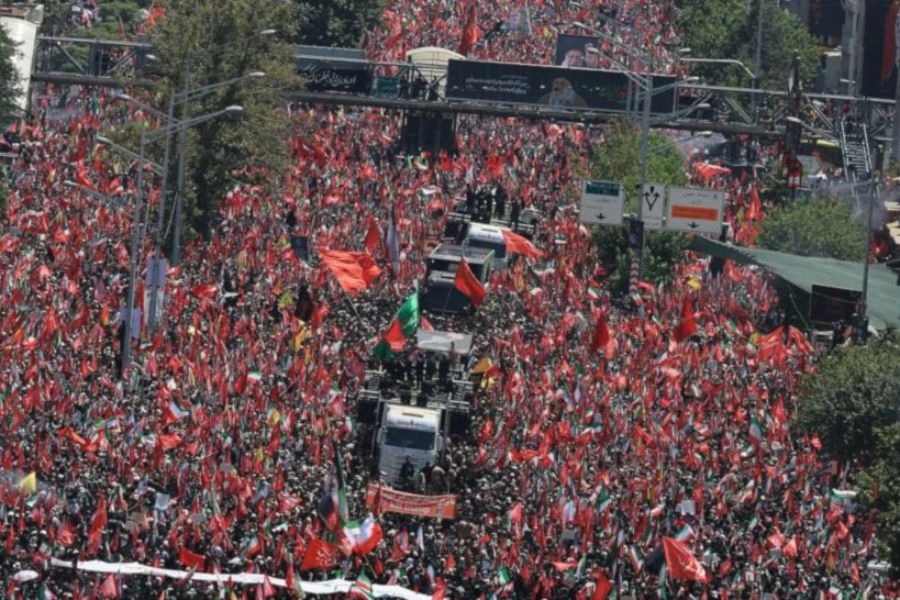تشييع مليوني للخامنئي في طهران: النظام أكثر ثقةً بنفسه