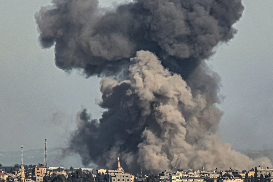 بينهم طفلة.. إصابة 3 فلسطينيين بغارة صهيونية جنوبي قطاع غزّة