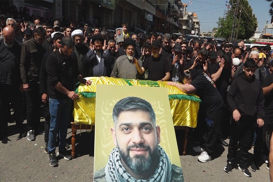  ودّعته عين التينة بالورود والهتافات.. الشهيد السعيد عباس طراف إلى مثواه الأخير 