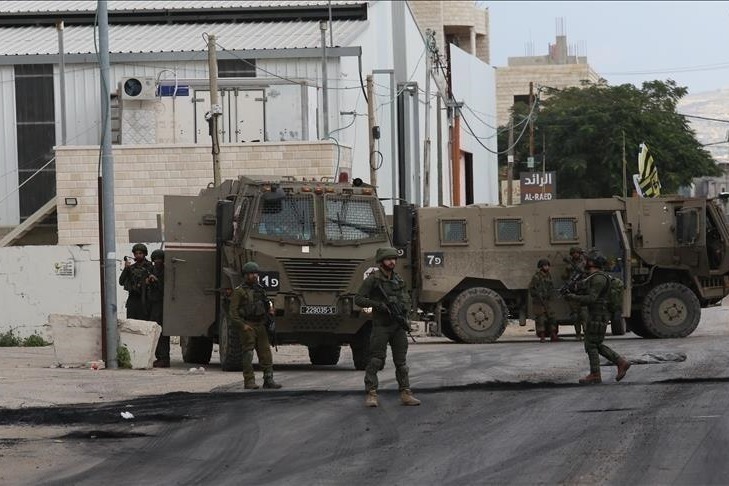 اعتقالات ومداهمات خلال اقتحام الاحتلال مدن الضفة والقدس المحتلة