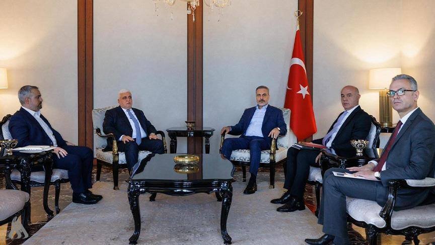 الفياض يبحث مع وزير الخارجية التركي سبل تعزيز التعاون والتنسيق بين العراق وتركيا