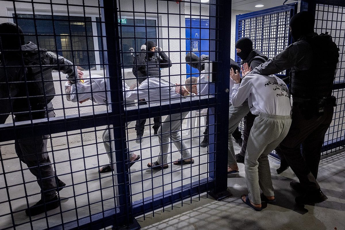 في يوم الأسير الفلسطيني.. فصائل المقاومة: لاستراتيجية وطنية تفضح جرائم الاحتلال