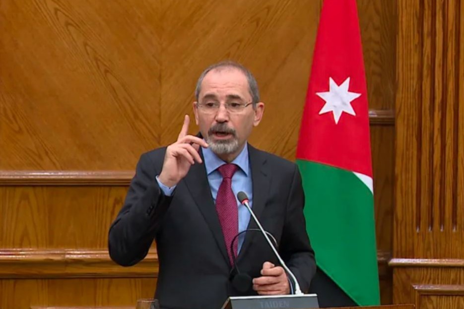 رئيس الوزراء الأردني لعراقجي: لن نكون منطلقًا لأيّ عمل عسكري ضد إيران