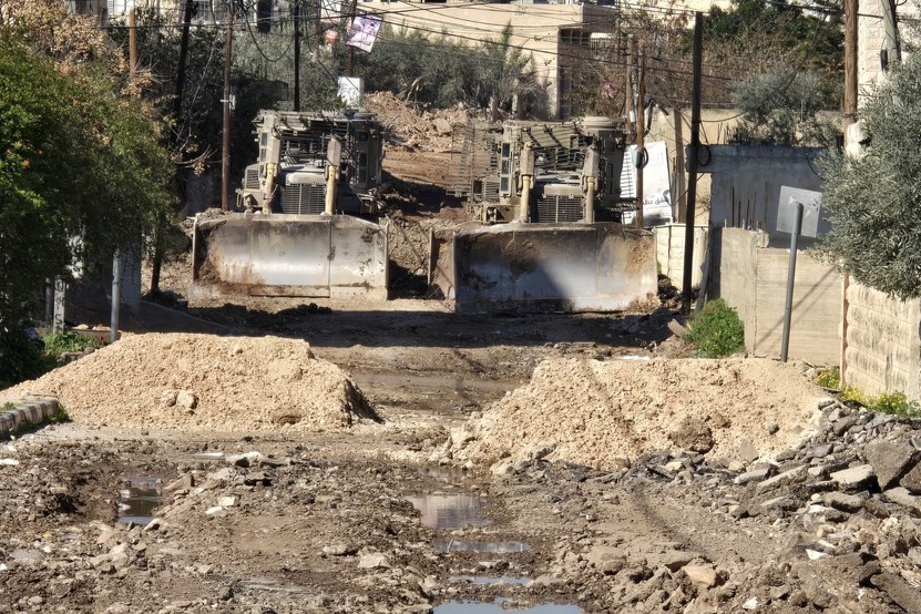 الاحتلال يشنّ عمليات هدم وتجريف في مخيم جنين