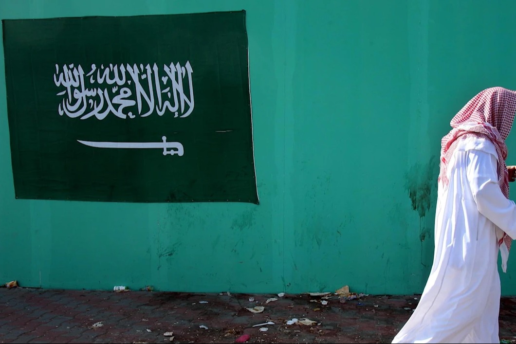 هكذا اصطاد السياسيين... وأوقعَ به ابن فرحان القصة الكاملة للأمير السعودي 