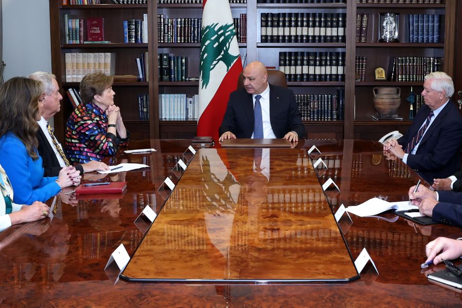 الرئيس عون للوفد الأمريكي: لبنان ملتزم باتفاق 27 تشرين الثاني والورقة الأميركية 