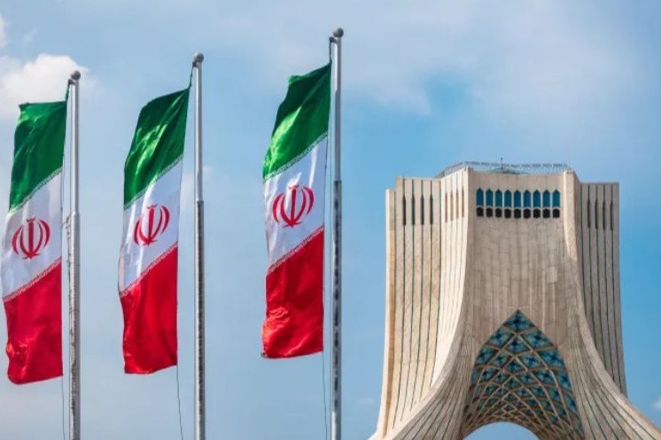 الخارجية الإيرانية تدين استهداف ناقلات نفط وتلوّح بالرد على أي تجاوز أميركي