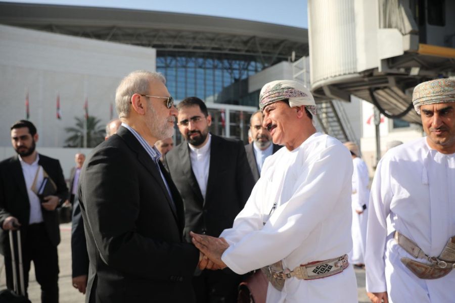  الأمين العام للمجلس الأعلى للأمن القومي الإيراني علي لاريجاني يغادر مسقط متجهًا إلى الدوحة