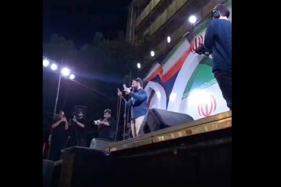 بالفيديو| لحظة اعلام خبر بدء الرد الإيراني في 