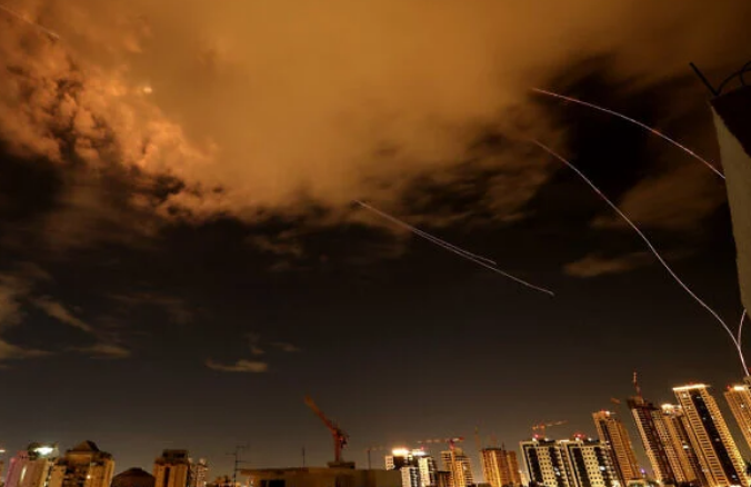 سياسي صهيوني يدحض وعود نتنياهو الكاذبة:  الإيرانيون فقط من سيضعون النغمة مستقبلًا