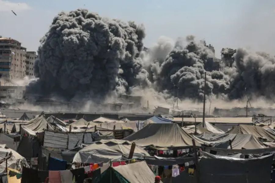 717 يومًا من العدوان.. قصف عنيف وغارات مكثفة على مدينة غزة