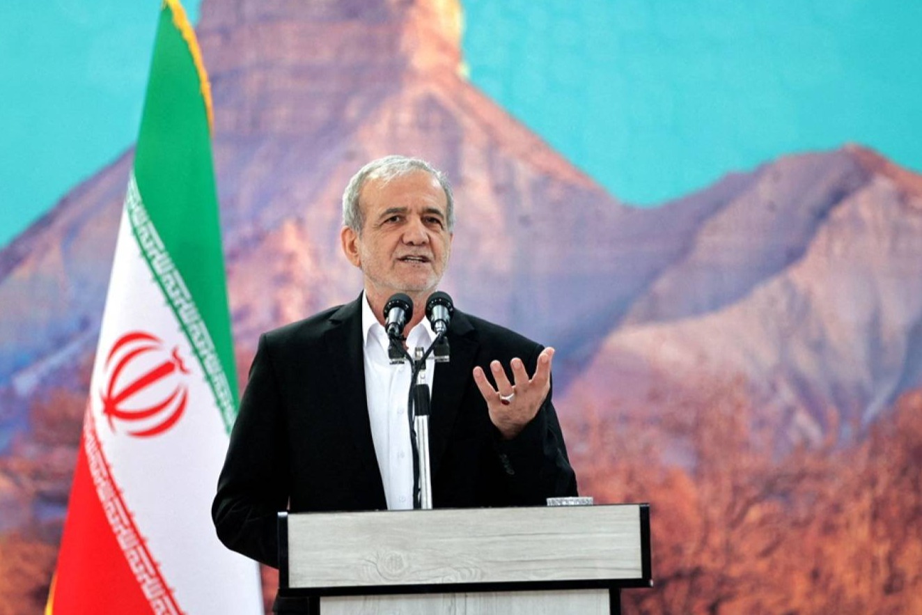 بزشكيان: الحكومة الإيرانية تمضي قُدمًا في طريق الخدمة والتقدُّم بجدّية