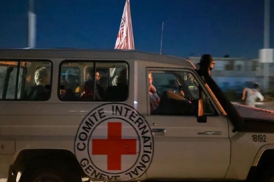 القسام سلمت جثة أسير صهيوني والصحة الفلسطينية أعلنت استلام 15 جثة