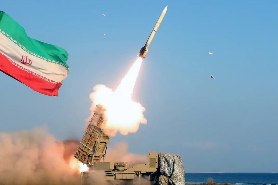 هجومٌ إيراني واسع ضدّ أهداف أميركية وصهيونية في المنطقة ضمن 
